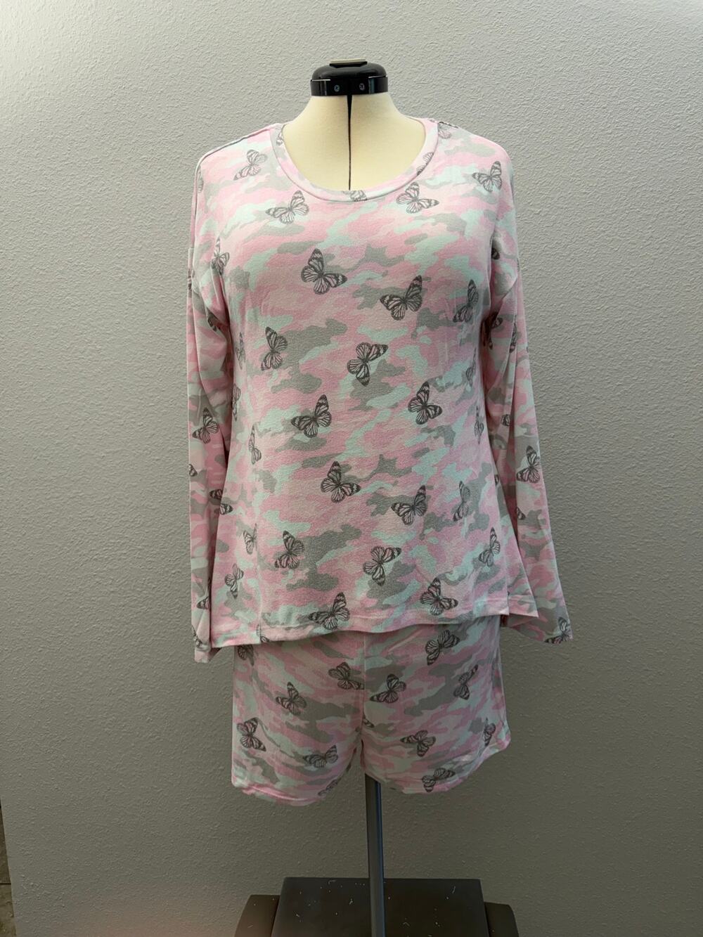 Women’s Butterfly Camo Pajama Set KIKIT NWT ⭐